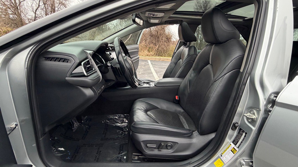 2019 Toyota Camry Image 10