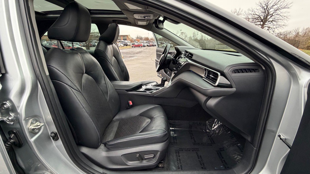 2019 Toyota Camry Image 12