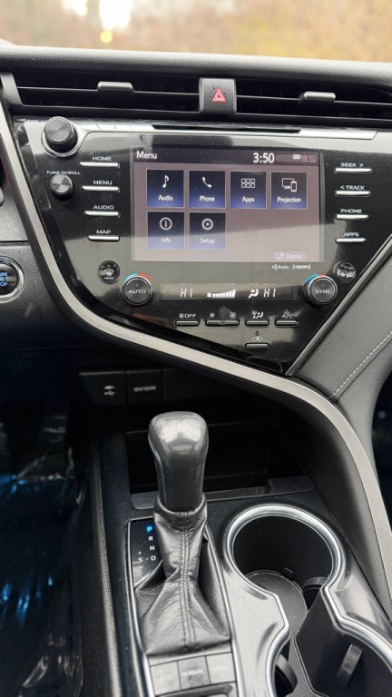 2019 Toyota Camry Image 18