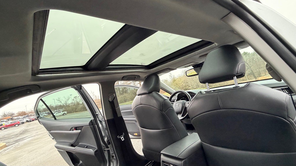 2019 Toyota Camry Image 20