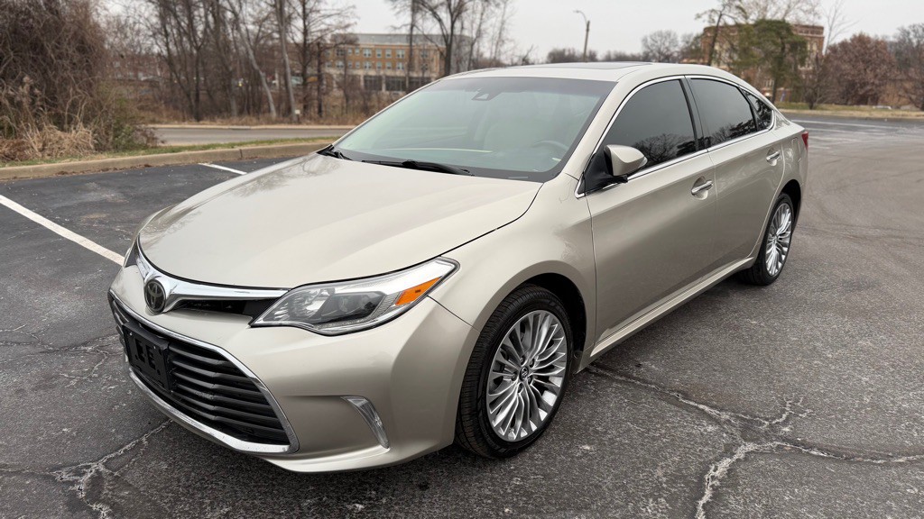 2017 Toyota Avalon Image 1
