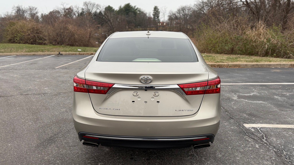 2017 Toyota Avalon Image 8