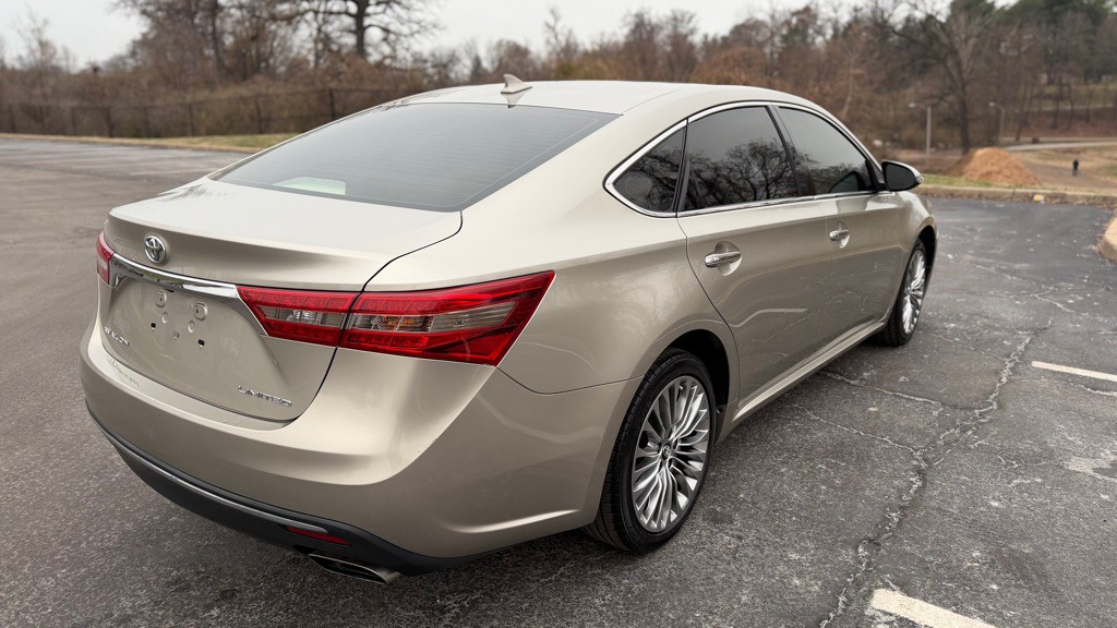 2017 Toyota Avalon Image 9