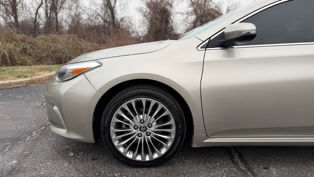 2017 Toyota Avalon Image 28