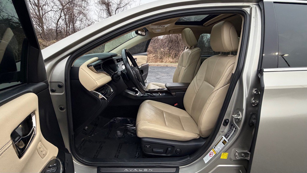 2017 Toyota Avalon Image 10