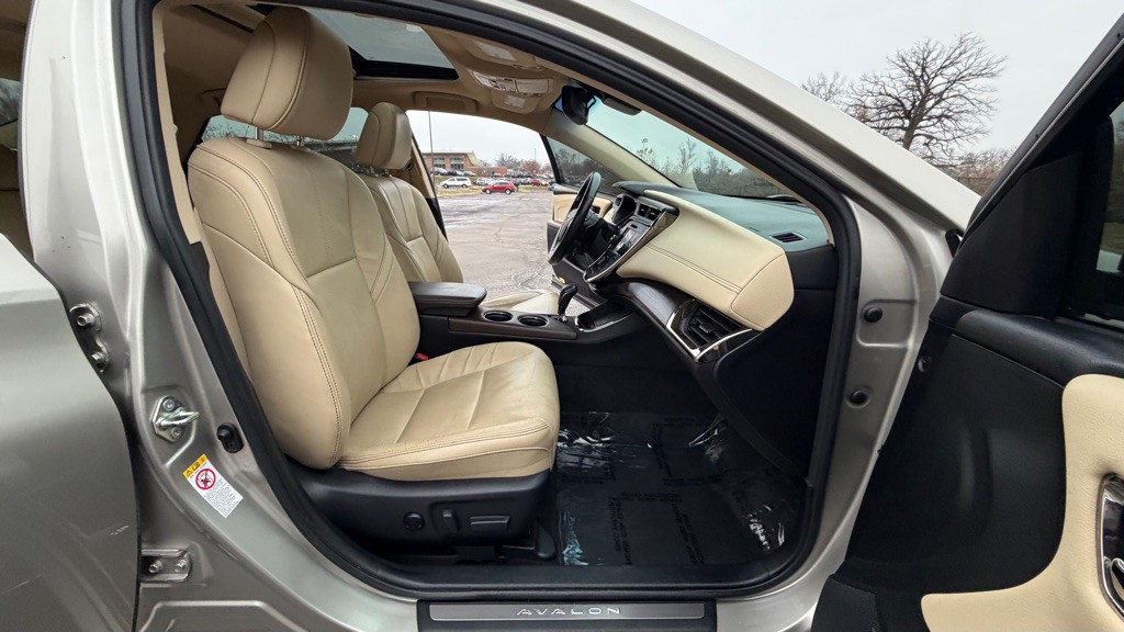 2017 Toyota Avalon Image 12