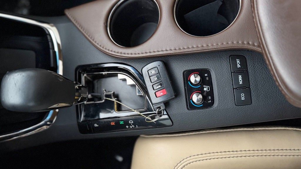 2017 Toyota Avalon Image 17