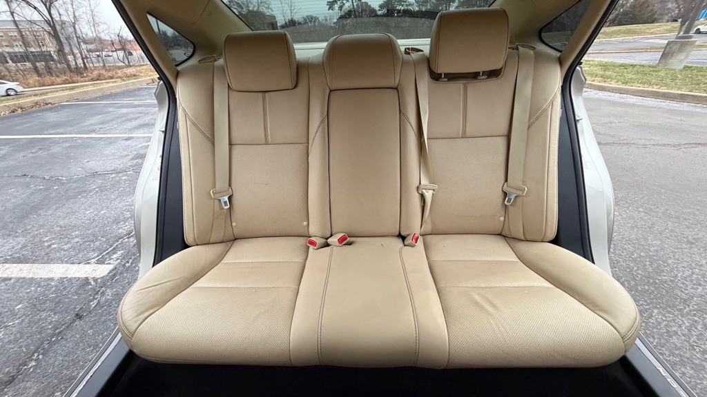 2017 Toyota Avalon Image 24