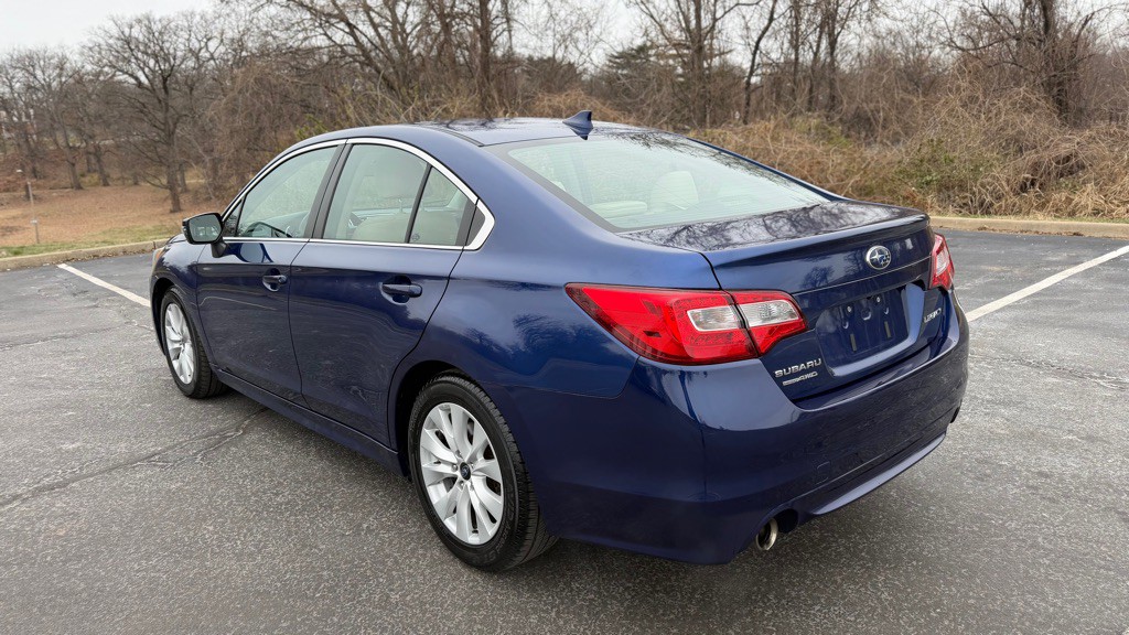 2016 Subaru Legacy Image 7