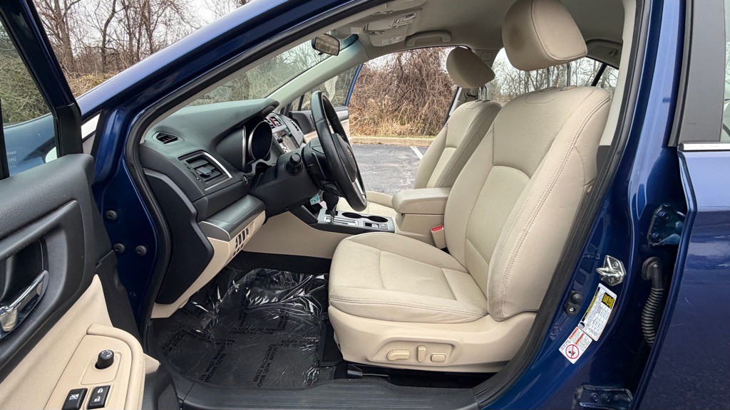 2016 Subaru Legacy Image 10