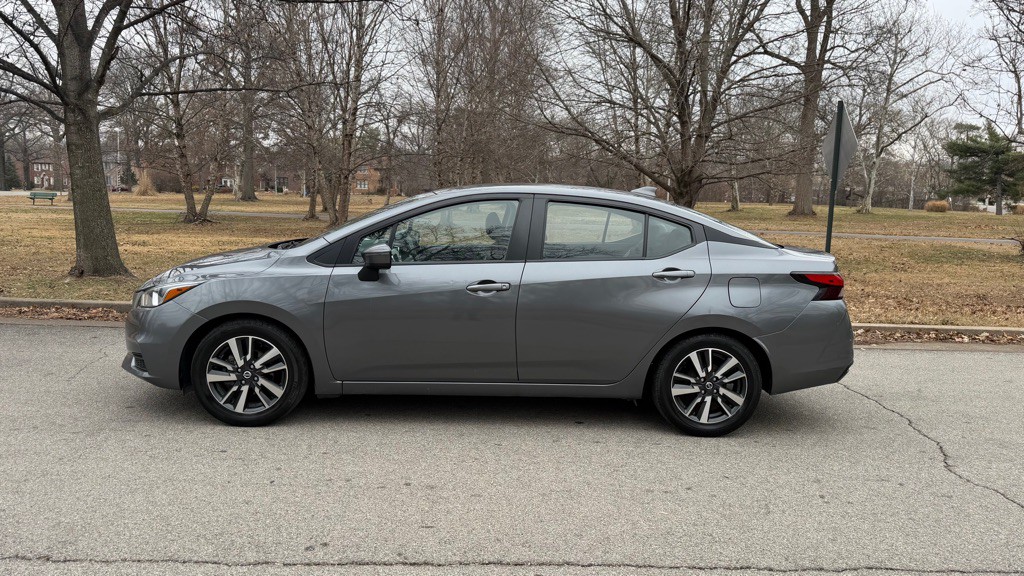 2020 Nissan Versa Image 3