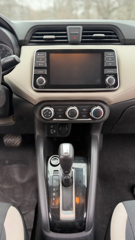 2020 Nissan Versa Image 15