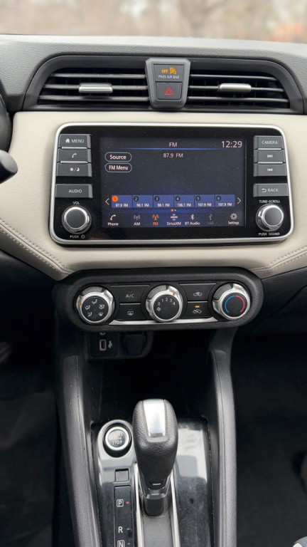 2020 Nissan Versa Image 16