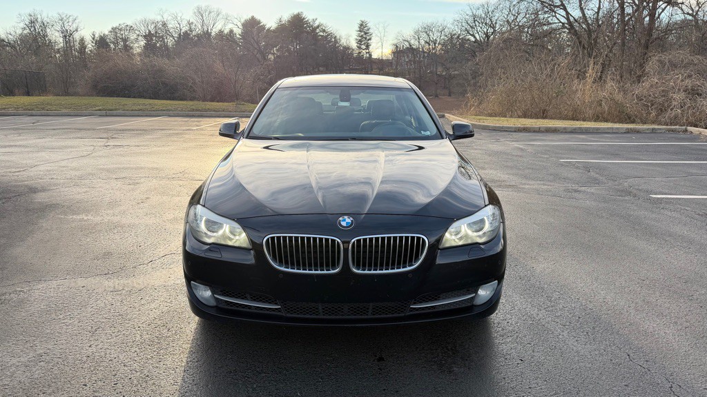 2011 BMW 5 Series Image 2