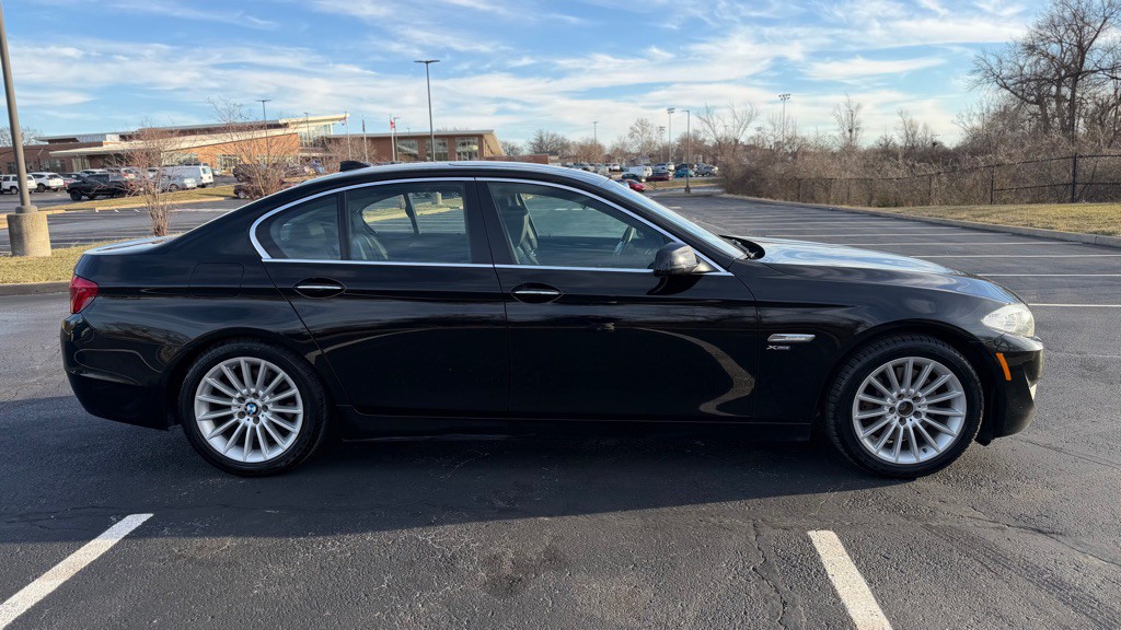 2011 BMW 5 Series Image 5