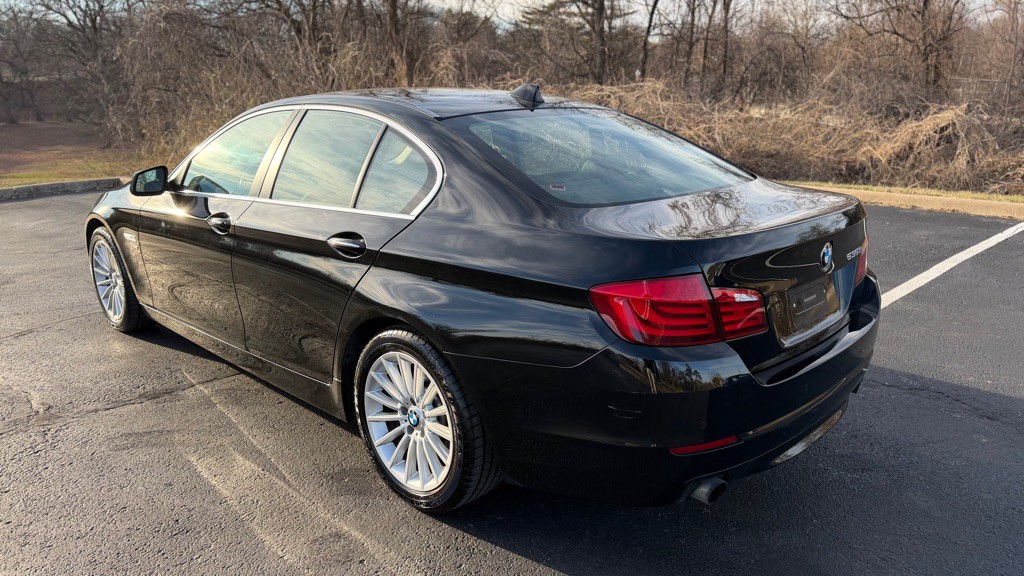 2011 BMW 5 Series Image 6