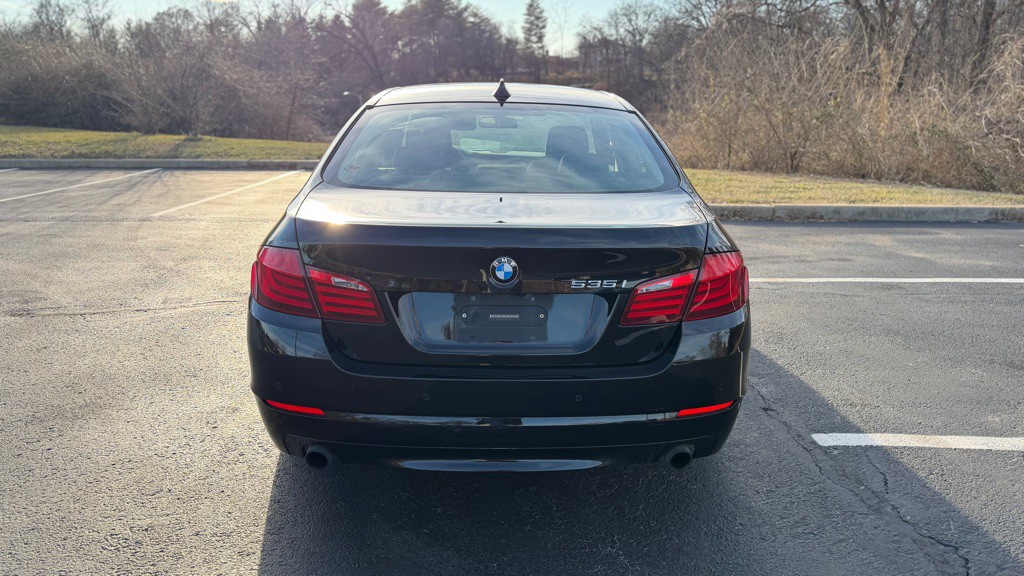 2011 BMW 5 Series Image 7