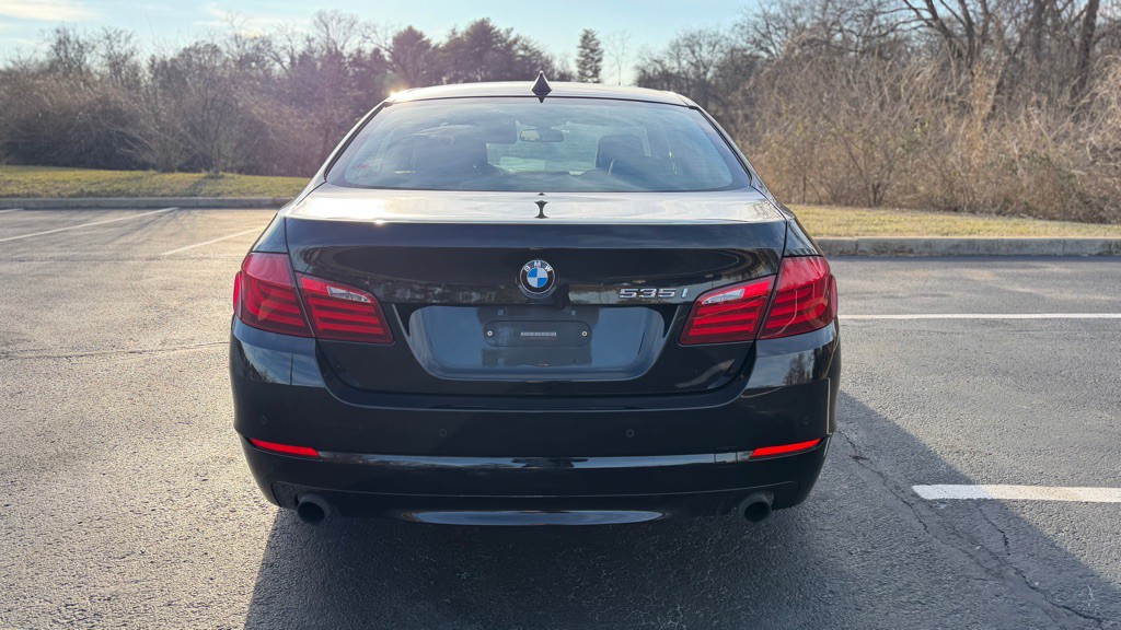 2011 BMW 5 Series Image 9