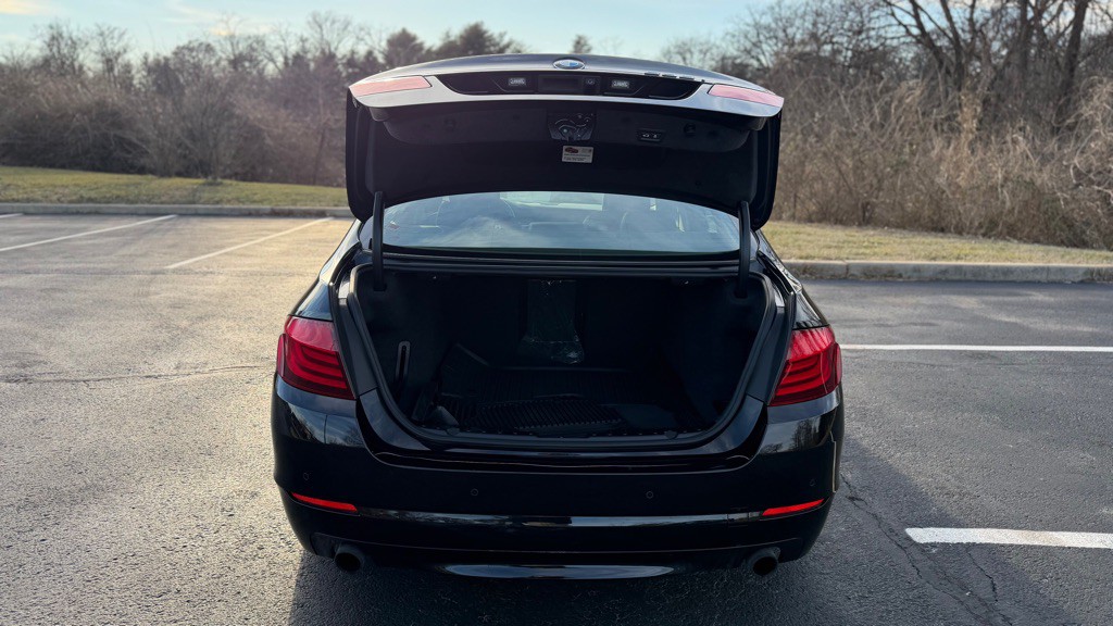 2011 BMW 5 Series Image 10