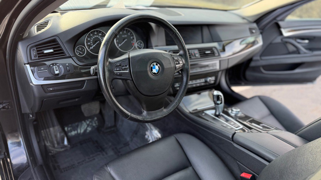 2011 BMW 5 Series Image 14