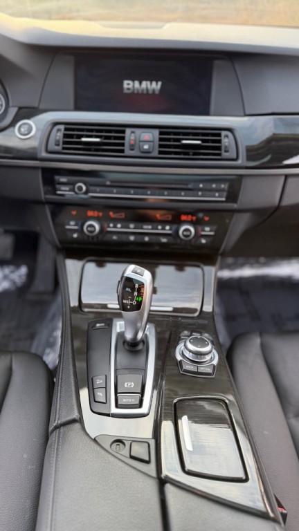 2011 BMW 5 Series Image 15