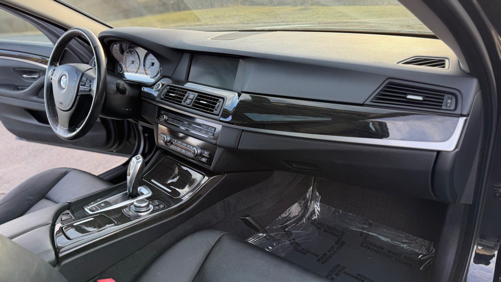 2011 BMW 5 Series Image 16