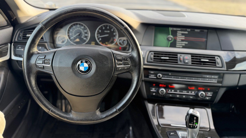 2011 BMW 5 Series Image 17