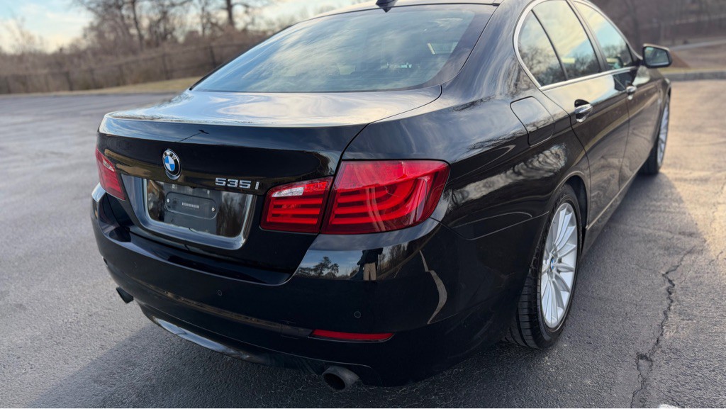 2011 BMW 5 Series Image 29