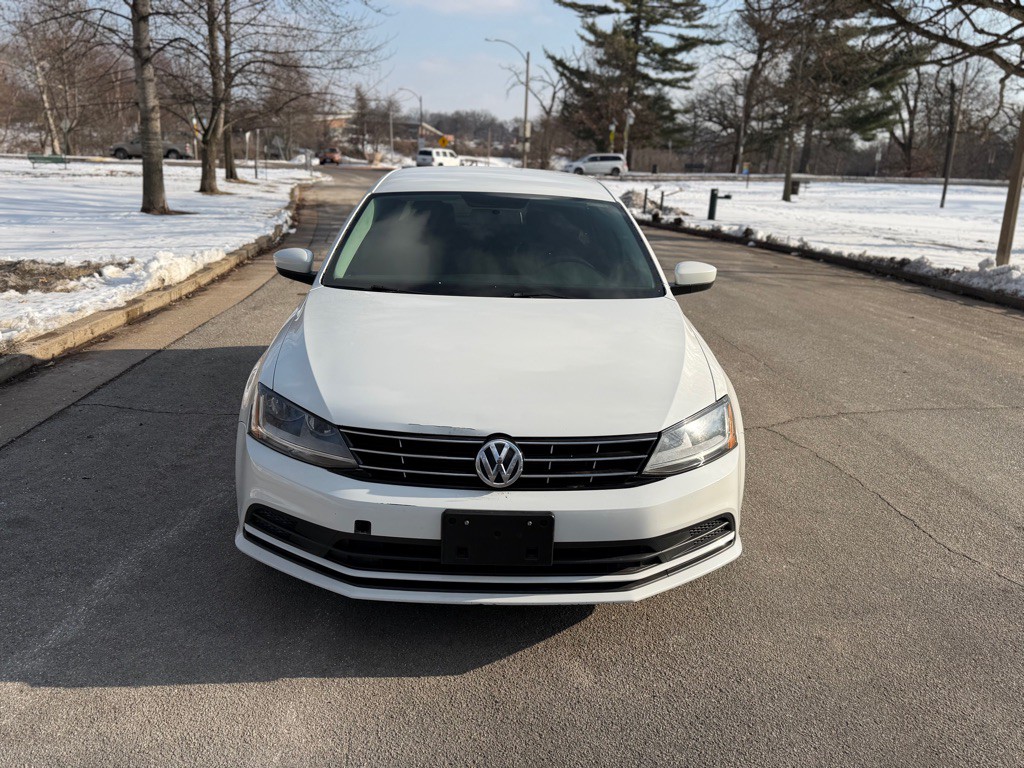2017 Volkswagen Jetta Image 2