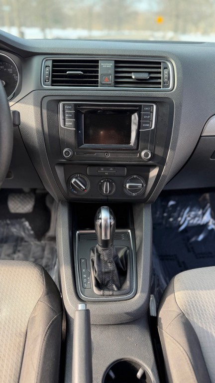 2017 Volkswagen Jetta Image 14