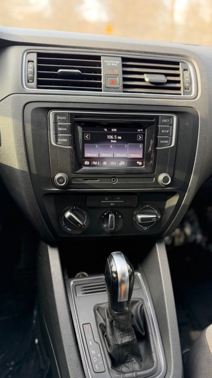 2017 Volkswagen Jetta Image 18