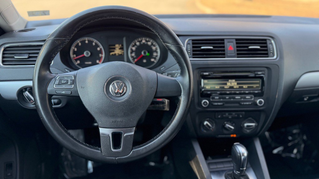2013 Volkswagen Jetta Image 16