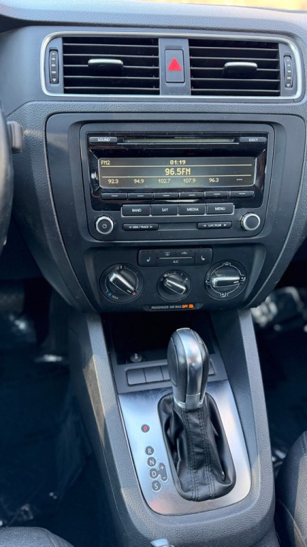 2013 Volkswagen Jetta Image 18