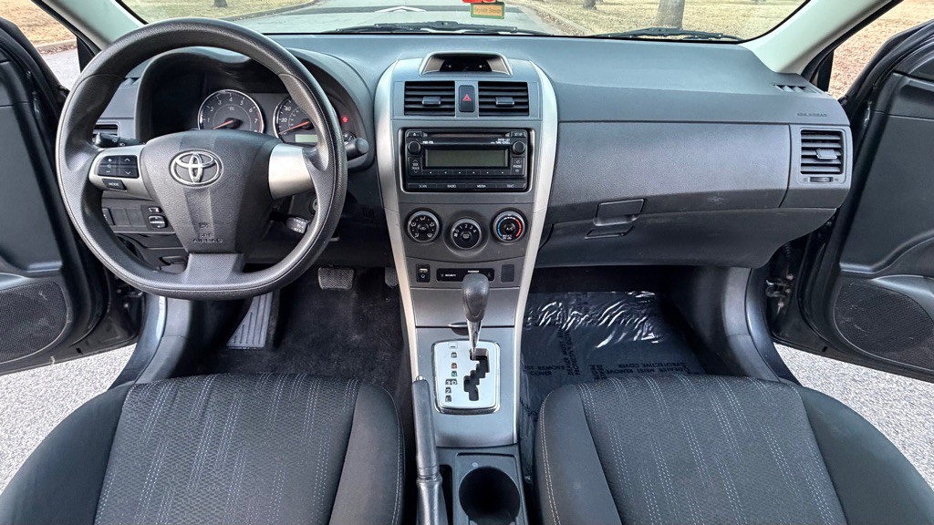 2012 Toyota Corolla Image 11