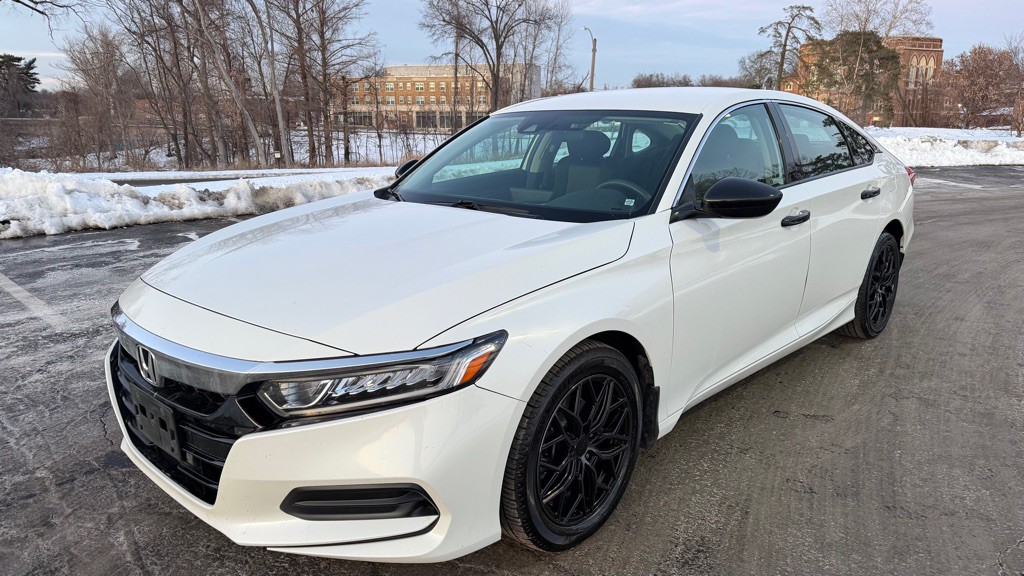 2019 Honda Accord Image 1