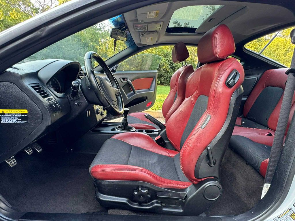 2008 Hyundai Tiburon Image 8