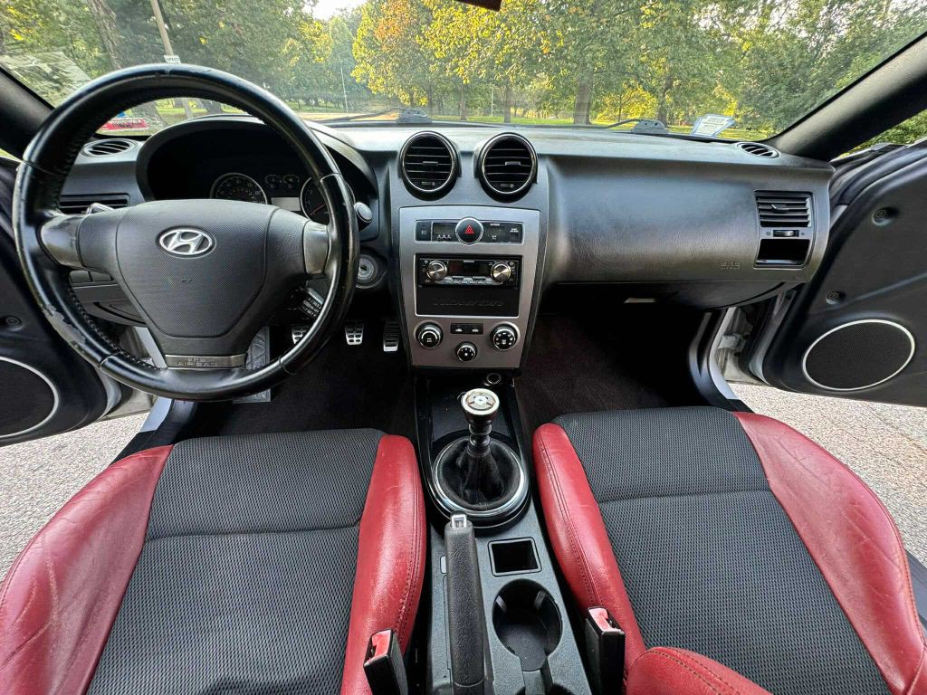 2008 Hyundai Tiburon Image 9