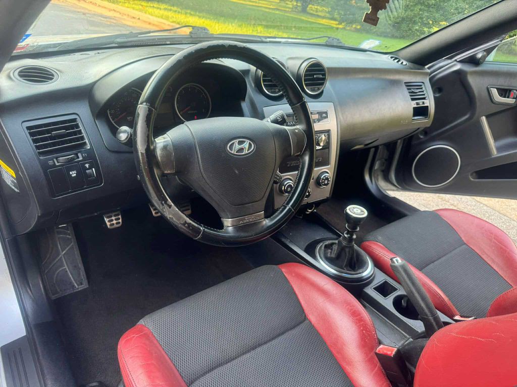 2008 Hyundai Tiburon Image 11