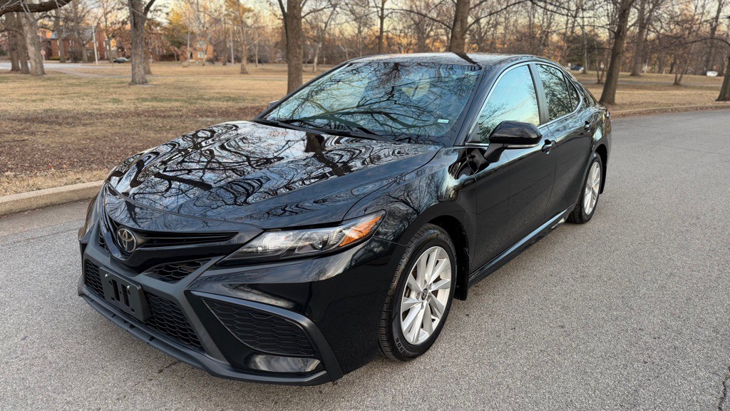2021 Toyota Camry Image 1