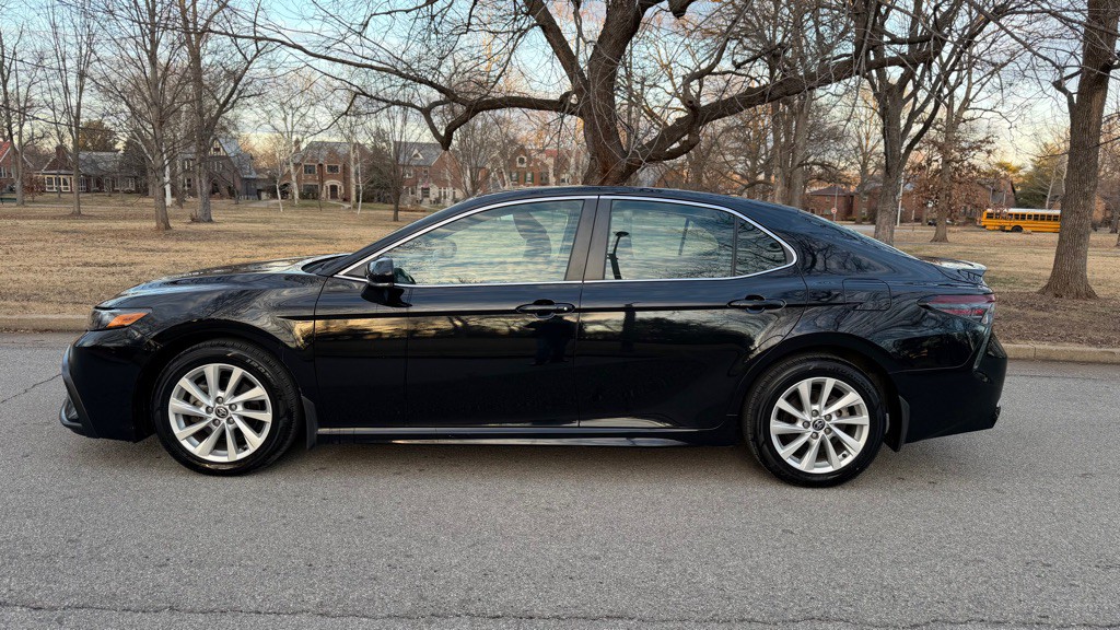 2021 Toyota Camry Image 3