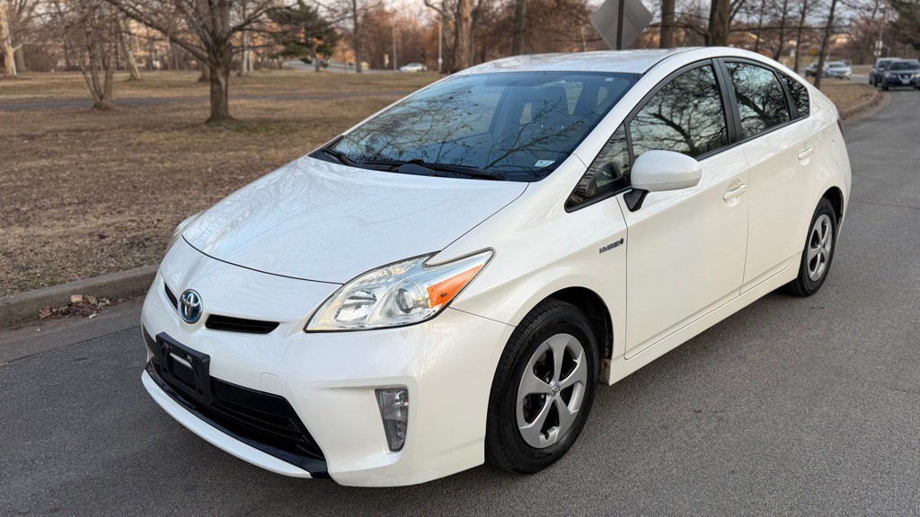 2013 Toyota Prius Image 2