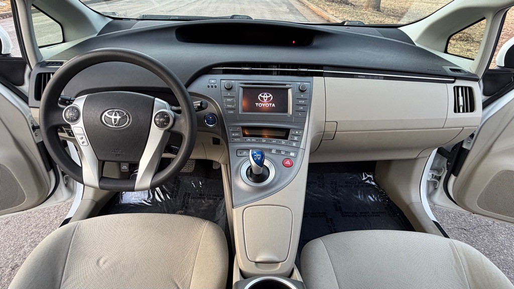 2013 Toyota Prius Image 12