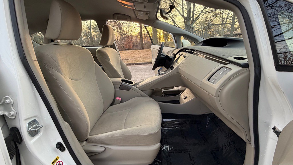 2013 Toyota Prius Image 13