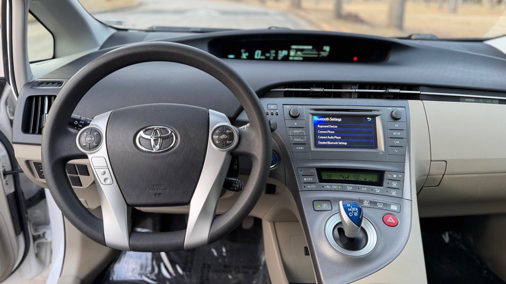 2013 Toyota Prius Image 17