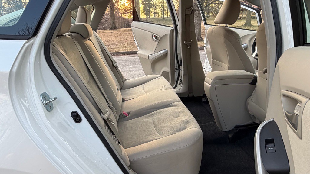 2013 Toyota Prius Image 21