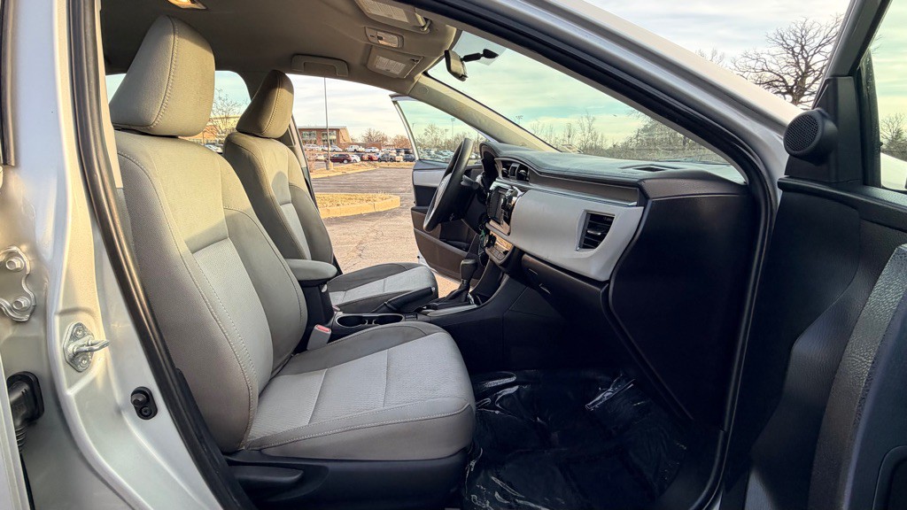 2015 Toyota Corolla Image 12