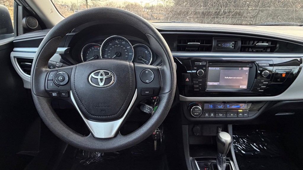 2015 Toyota Corolla Image 16