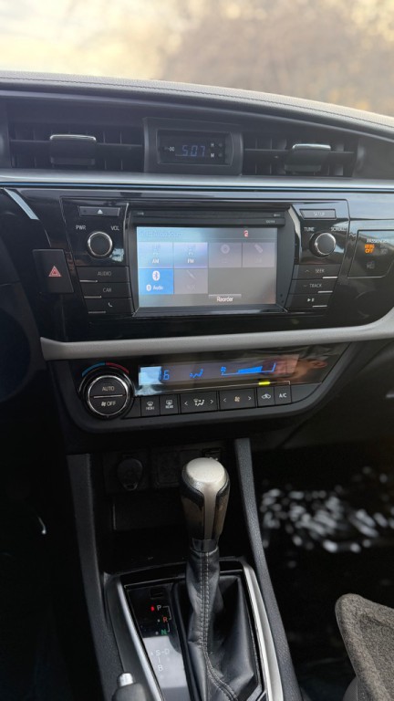 2015 Toyota Corolla Image 18