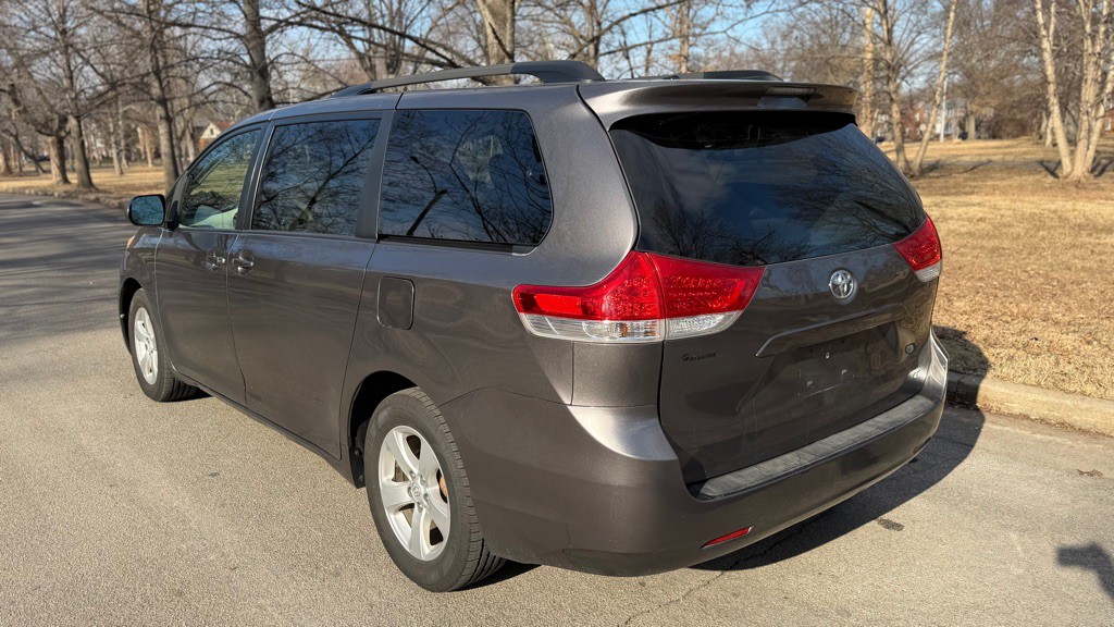 2014 Toyota Sienna Image 7