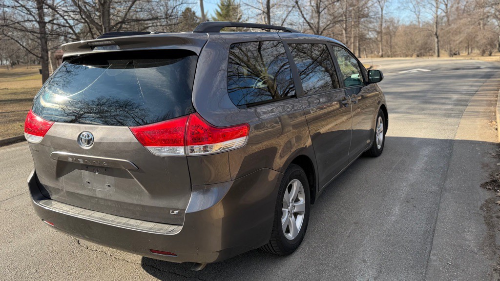 2014 Toyota Sienna Image 8